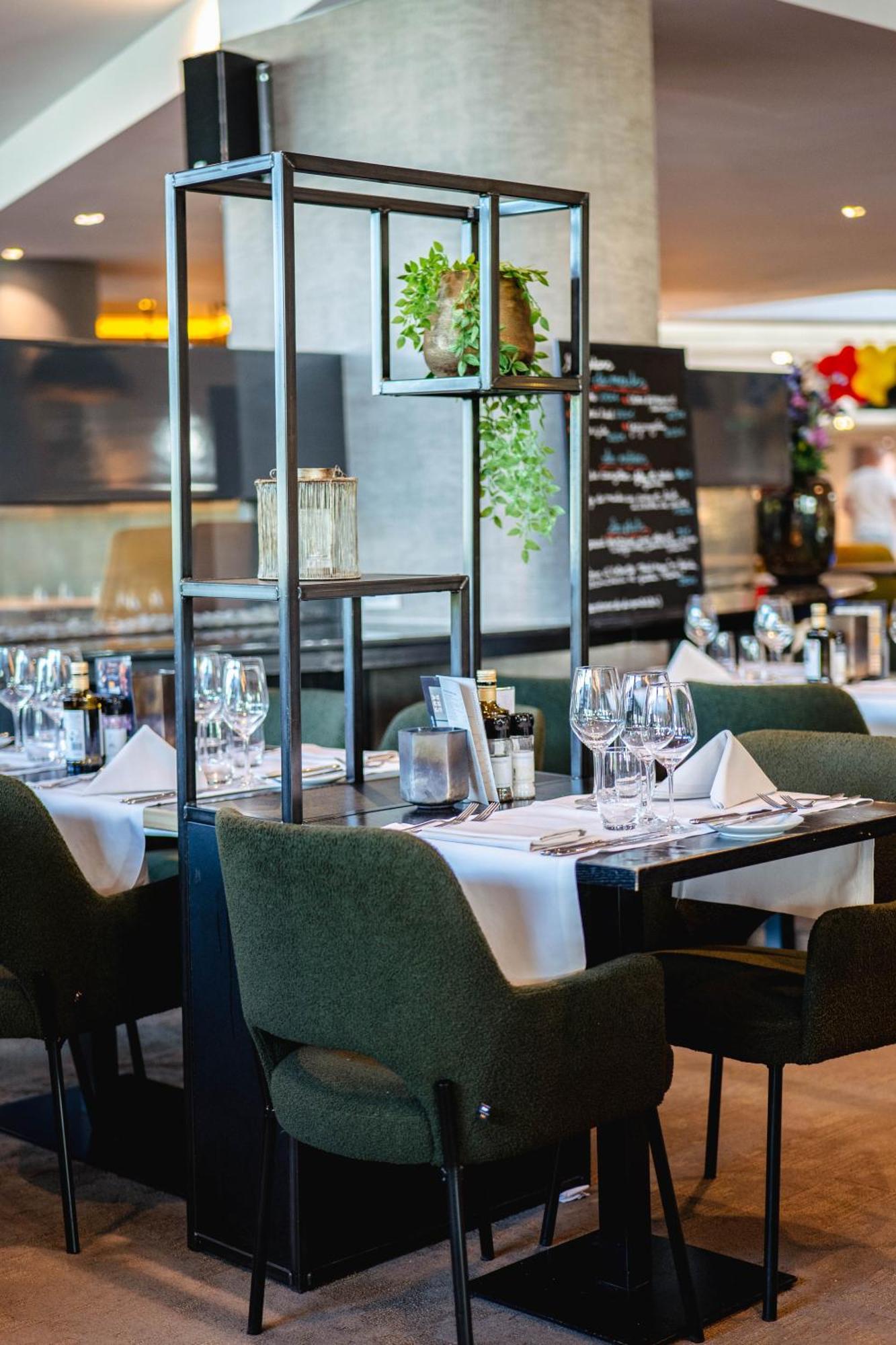Van Der Valk Hotel Mons Congres & Spa Екстериор снимка